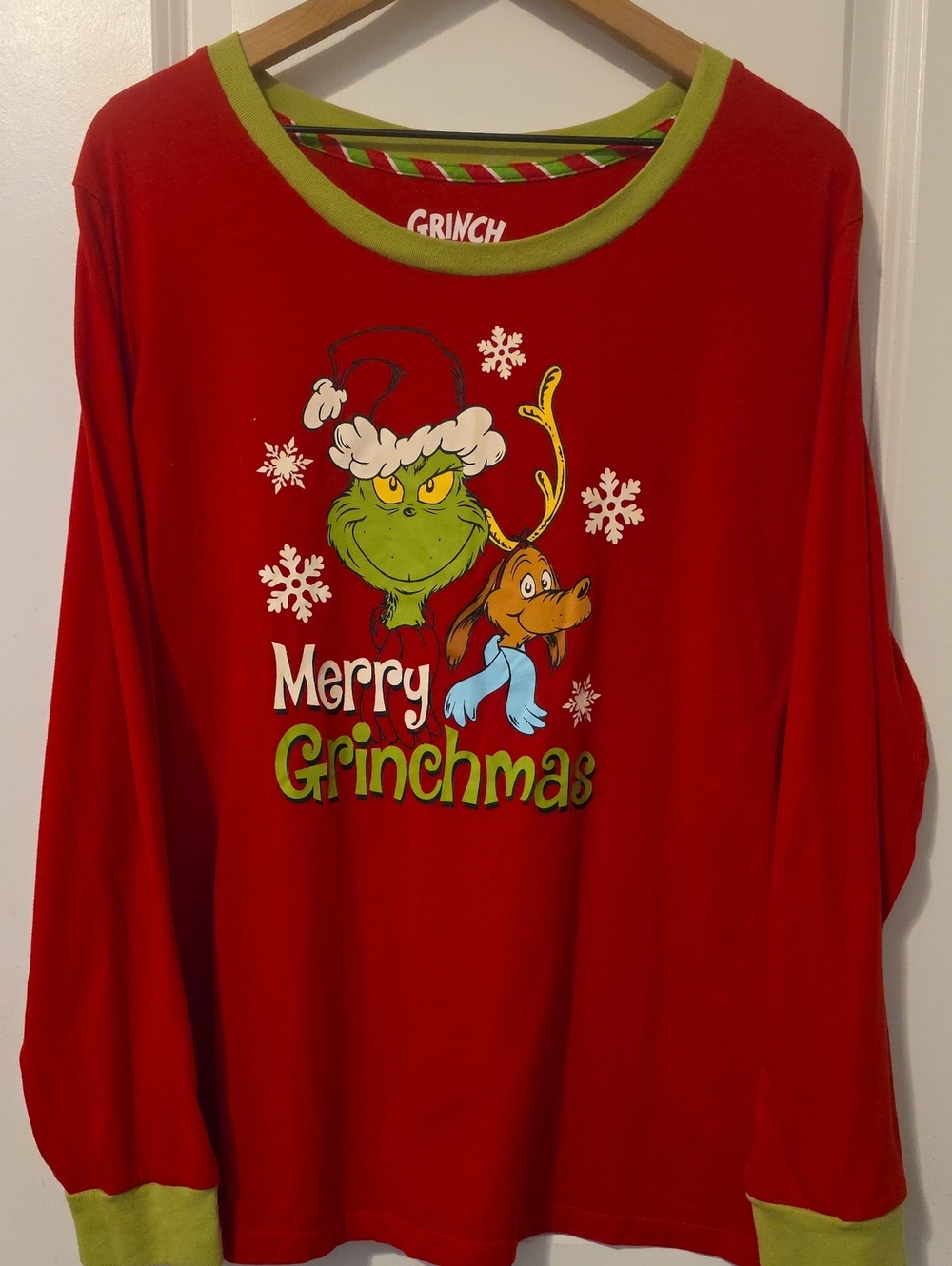 Merry Grinchmas Grinch With Max Red Holiday Sleep Top